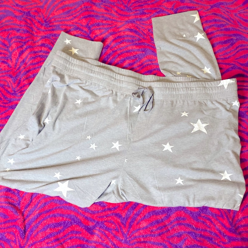 ⭐️Gray and white stars old navy jogger pants⭐️